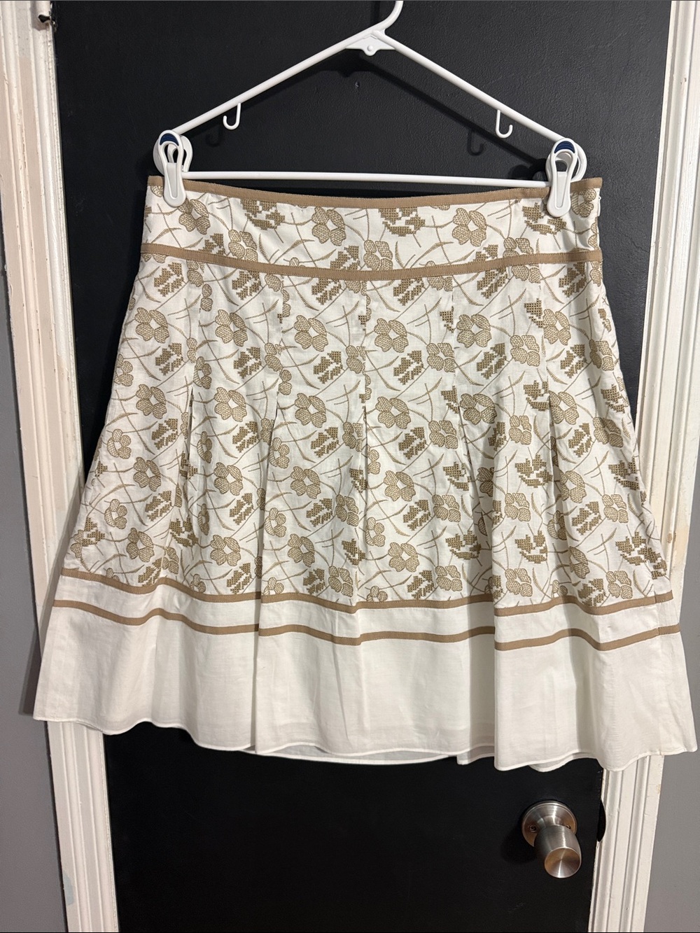 Ann Taylor A-Line Embroidered Mini Skirt Size: 12 Length: 23”